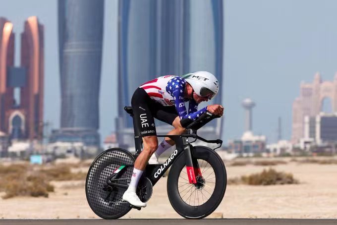 Emirates Team domina la cronometro individuale, McNulty vince la maglia